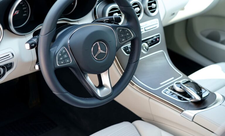 Peças para automóveis Mercedes-Benz a preços acessíveis
