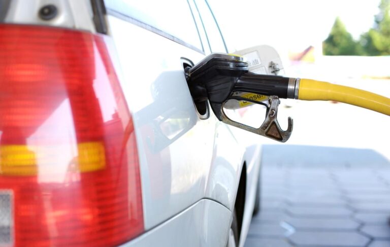 Combustível: Governo oferece desconto via IVAucher