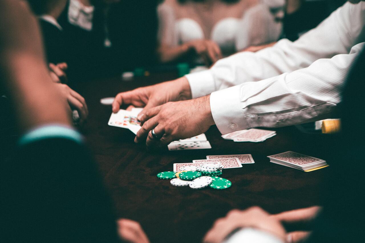 Do poker ao Jogo da Vida: 5 jogos divertidos que o podem ensinar a poupar!
