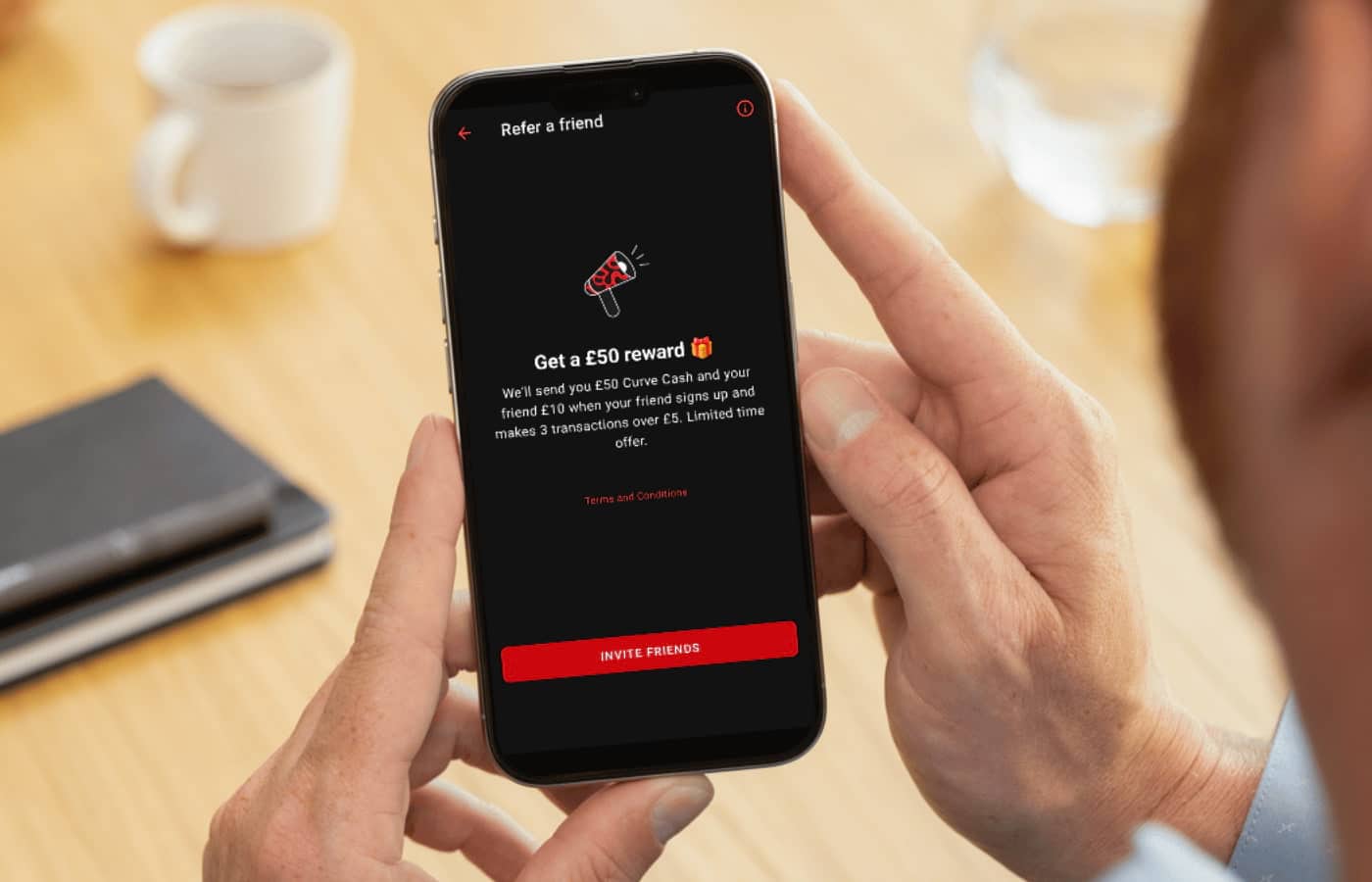 Curve oferece £50 por cada pessoa convidada