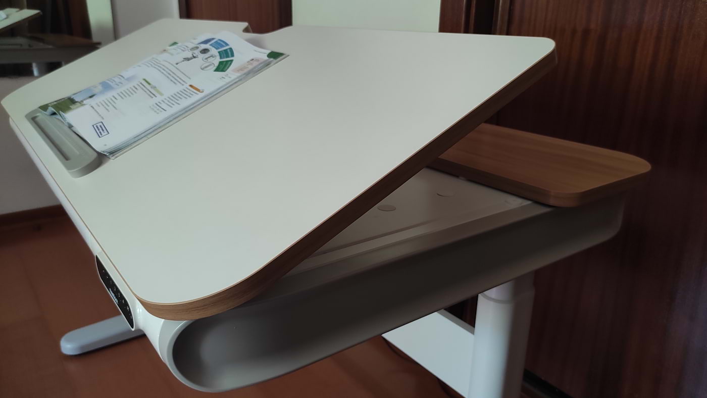 FlexiSpot - Secretária SD8 - Tampo levantado (vista lateral)