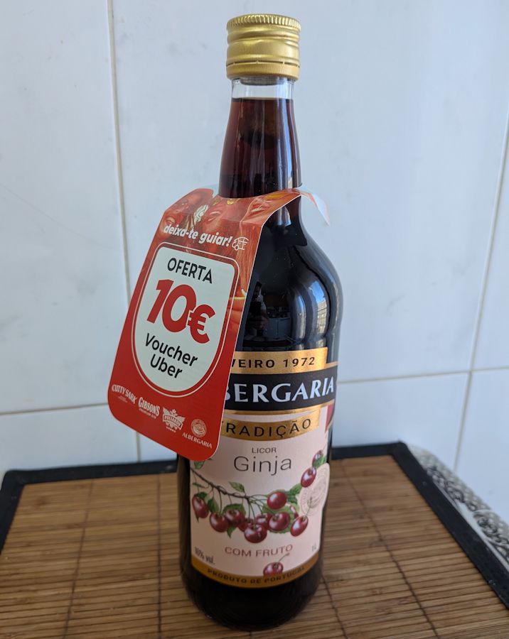 Garrafa de licor de ginja Albergaria com gargantilha