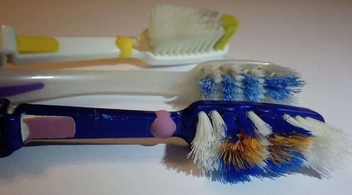 5 ideias para reutilizar a sua escova de dentes velha