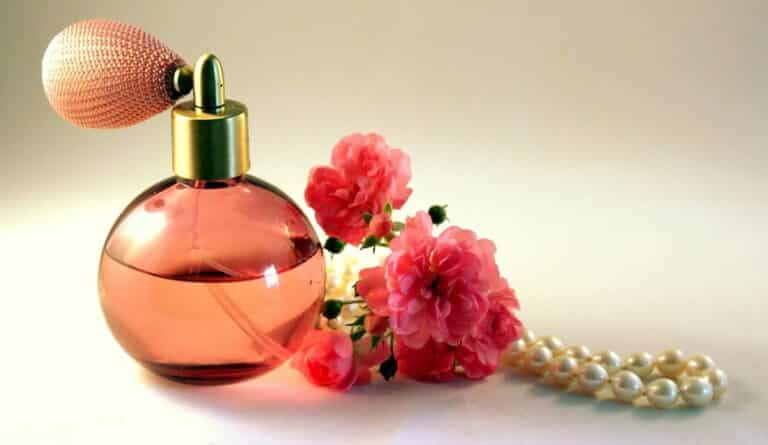 6 truques para fazer o perfume durar mais tempo